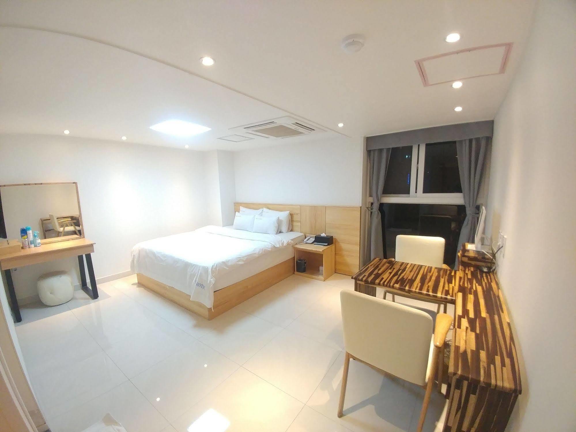 I.Y Hotel Suwon Exterior foto