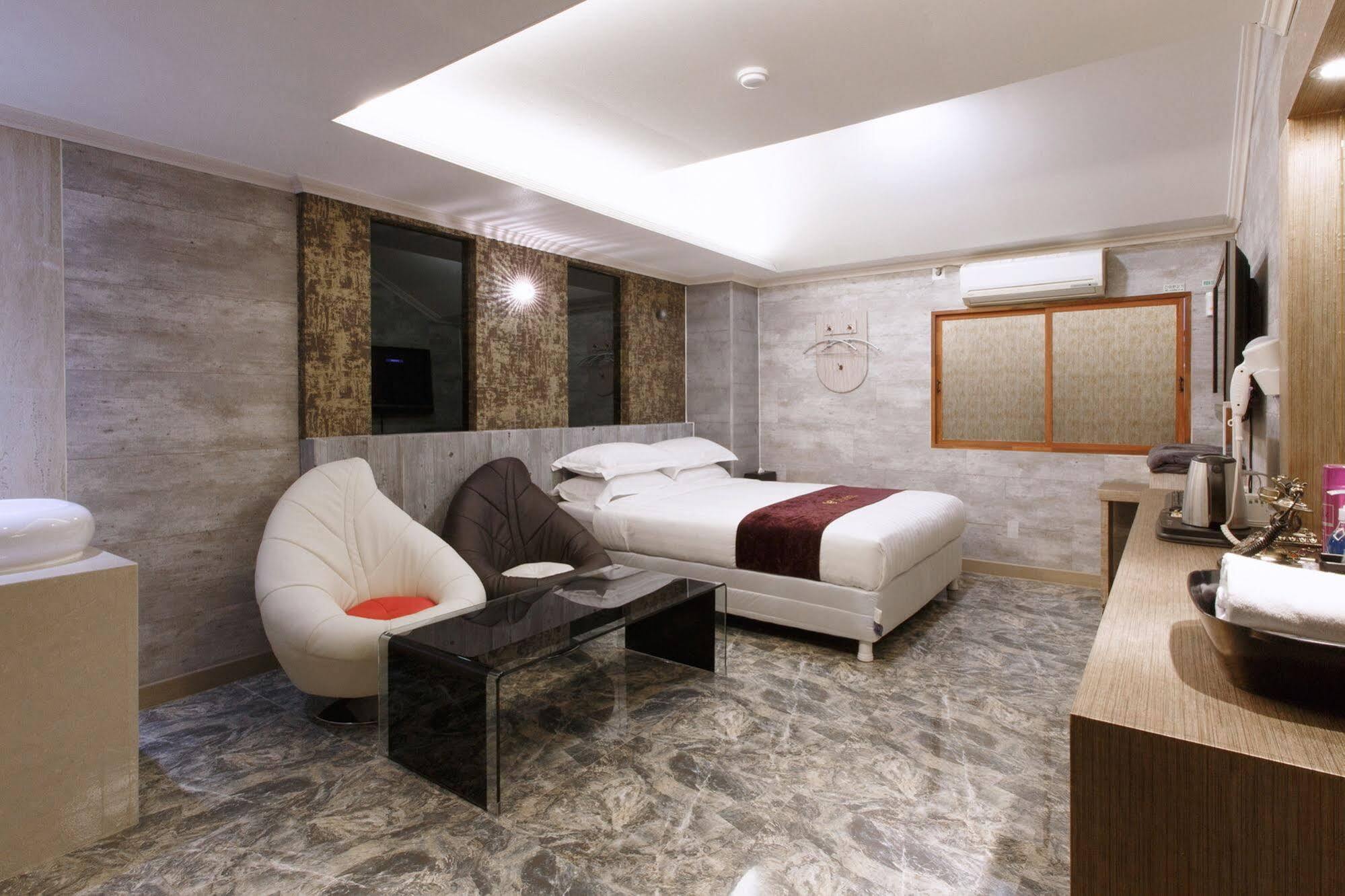 I.Y Hotel Suwon Exterior foto